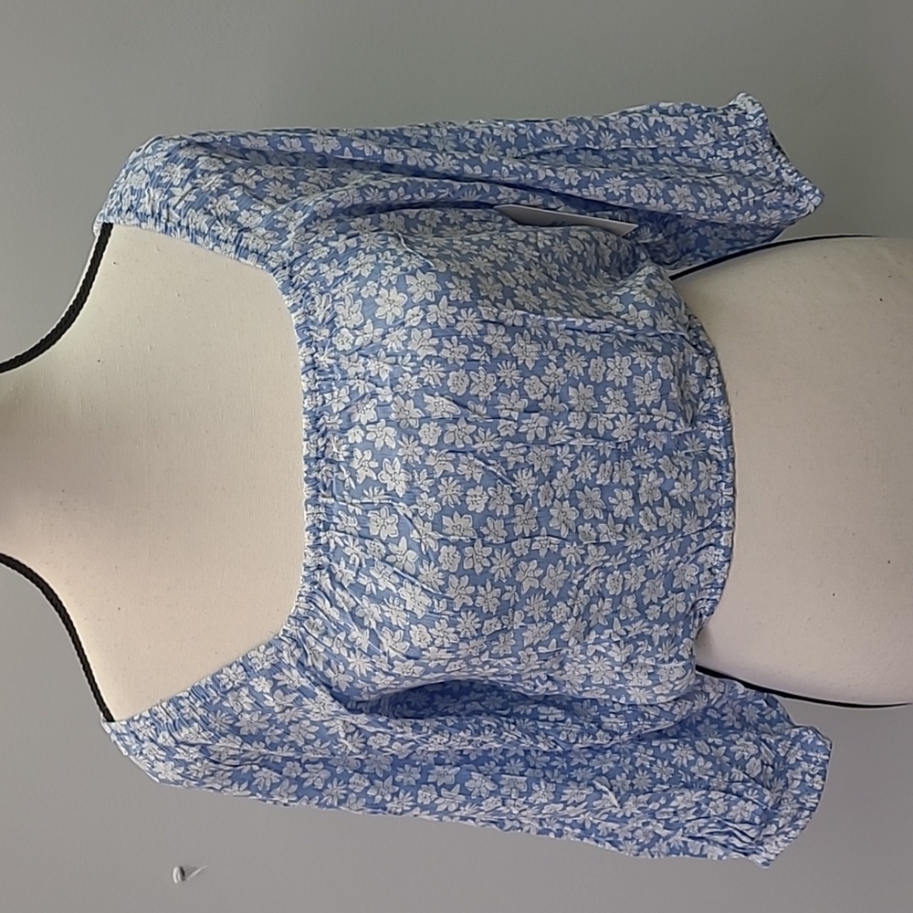 Billabong Blue and White Floral Cropped Top